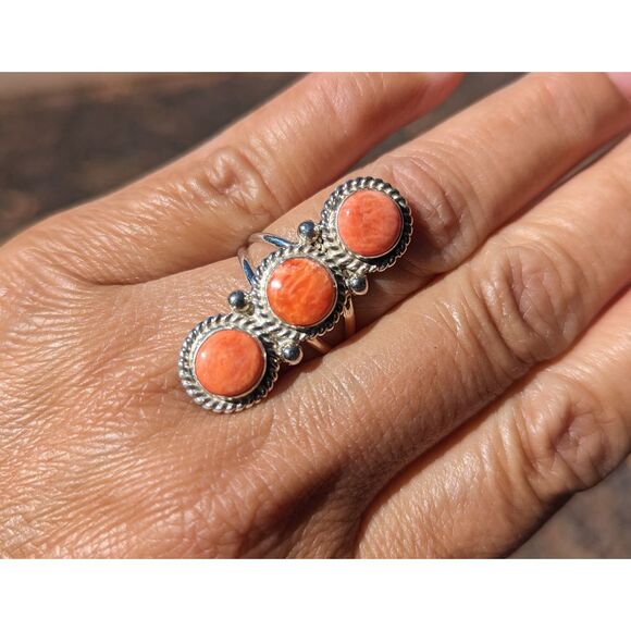 Handcrafted Native American Ring 3-Stones‎ Spiny Oyster Sz 7.25US**